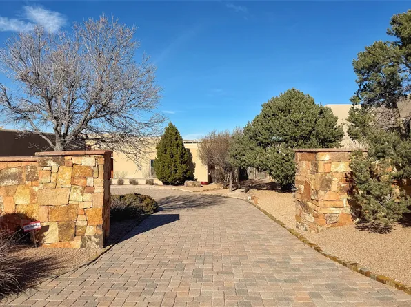 50 Paseo Aragon, Santa Fe, NM 87506