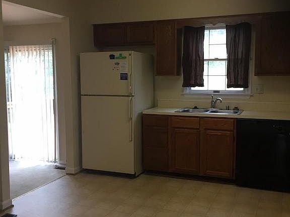 3rd image of 19115 Gunnerfield Ln