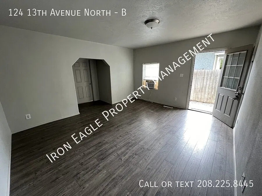 2 bed, 1.0 bath, 670 sqft, $1,245 — Photo 2