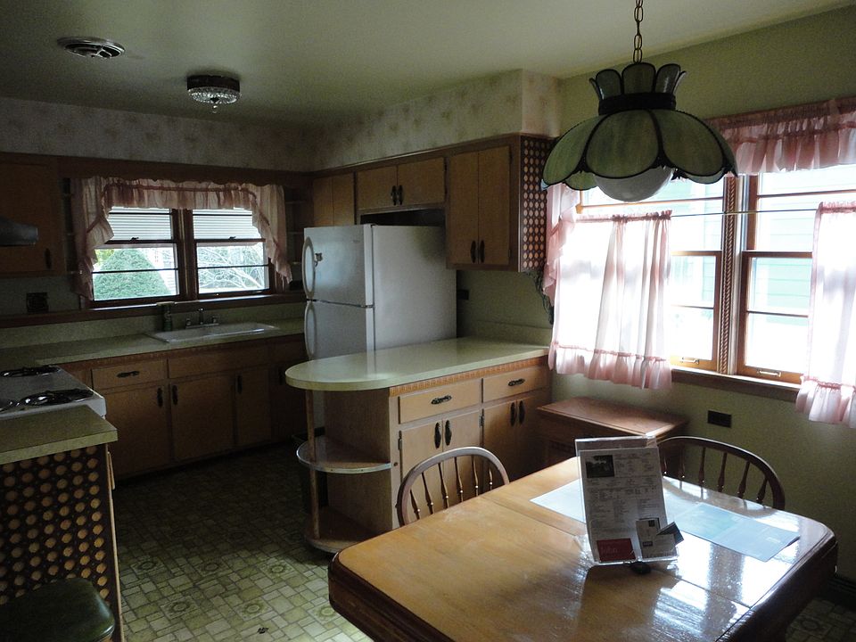 2nd image of 316 S Riverside Dr