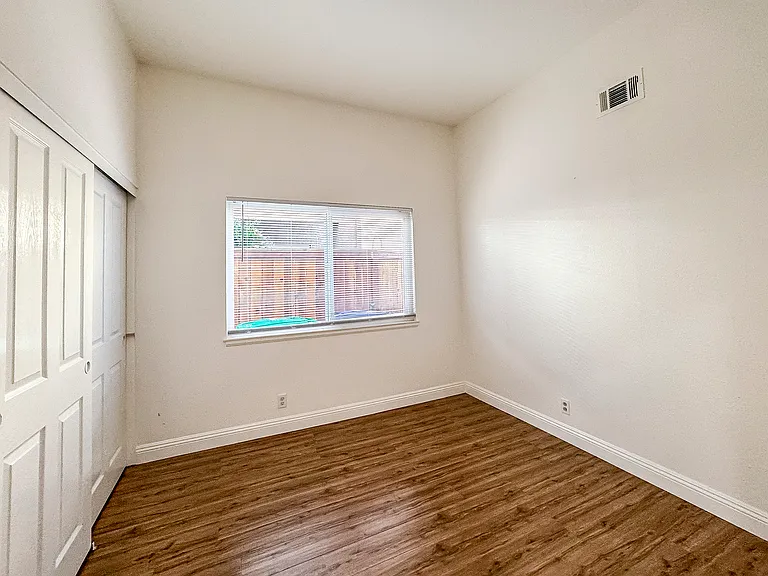 25035 Eaton Ln — Photo 15