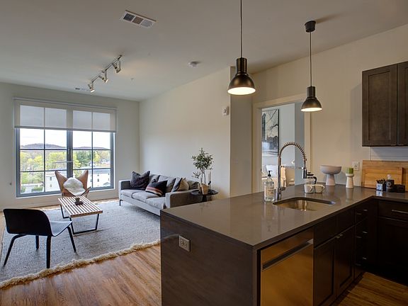 3rd image of 367 Orange St #707