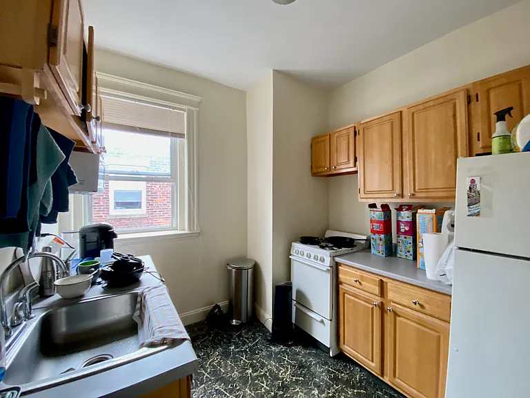 100 Queensberry St #17 — Photo 5
