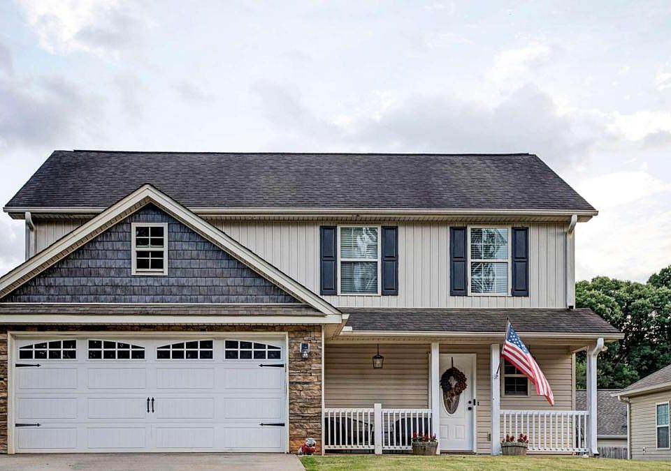 1st image of 221 Highland Pointe Dr