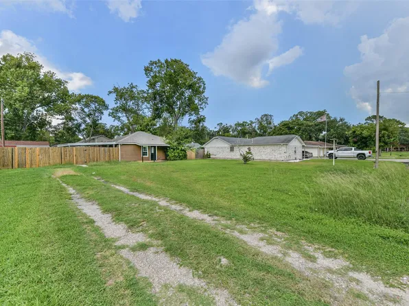 11830 15th St, Santa Fe, TX 77510