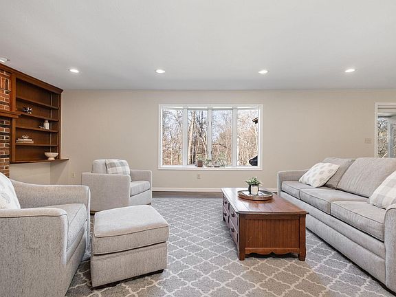 4th image of 2271 S Old Ditch Rd