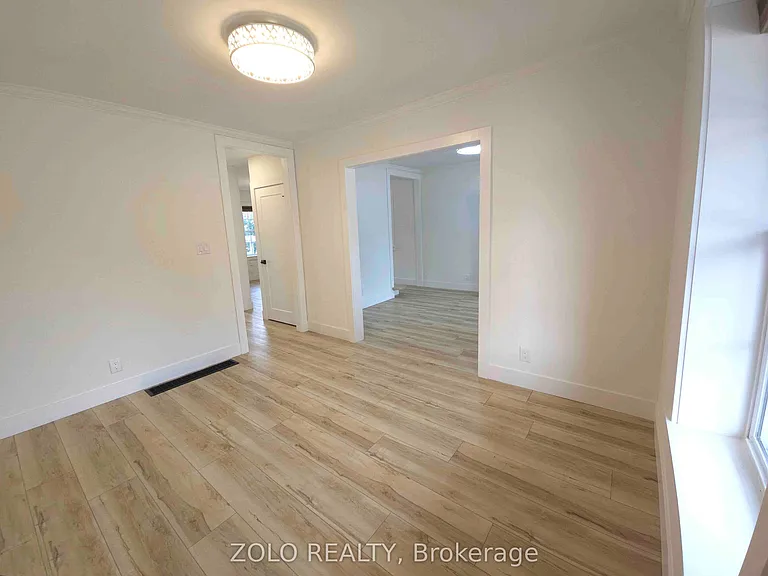 1504 King St E — Photo 4