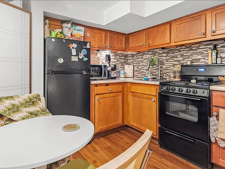 607 Fuller Ave SE — Photo 2