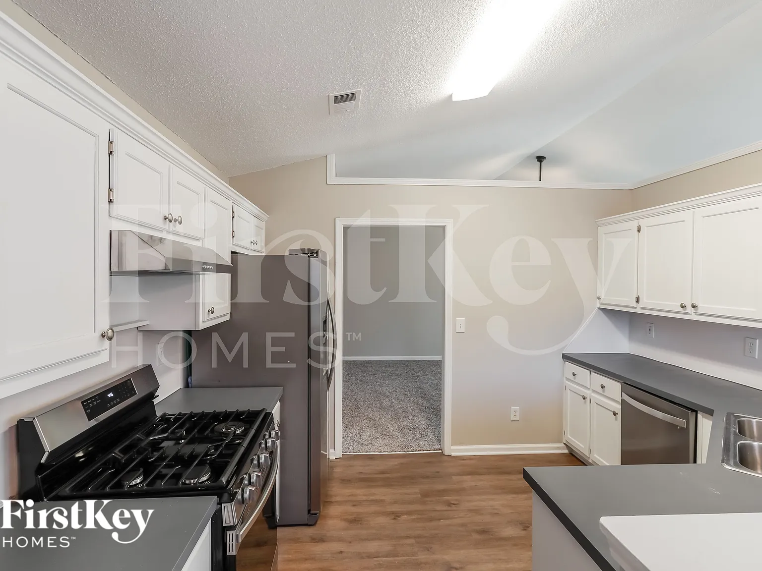3 bed, 2.0 bath, 1777 sqft, $2,280 — Photo 4