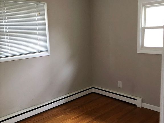 4th image of 81 Briar Ave