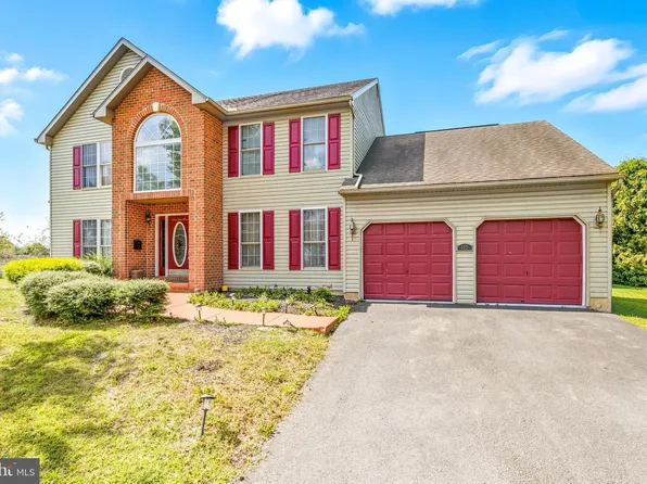 102 Old Airport Rd, Douglassville, PA 19518