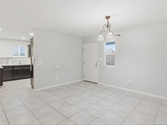 4th image of 572 Hillside