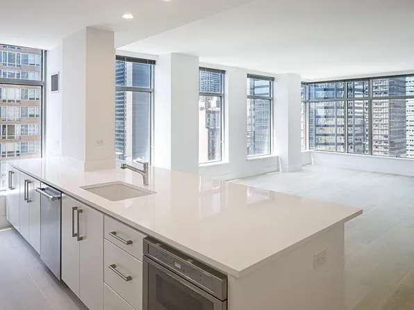 250 East 54th Street image 3 of 21