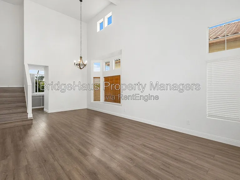953 Gallery Dr — Photo 6