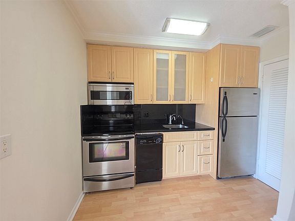 5th image of 2131 NE 42nd Court #208e