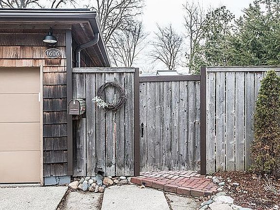 4th image of 1606 Hillridge Blvd
