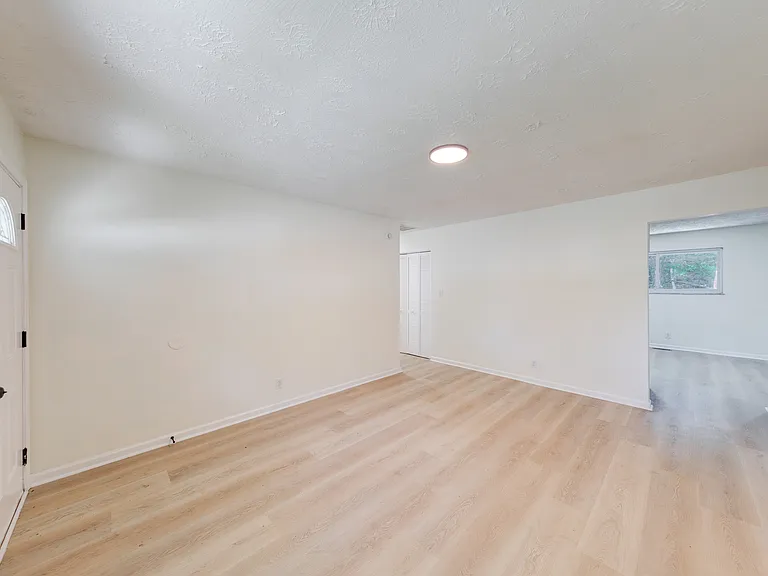 10016 Meadowlark Mnr — Photo 18