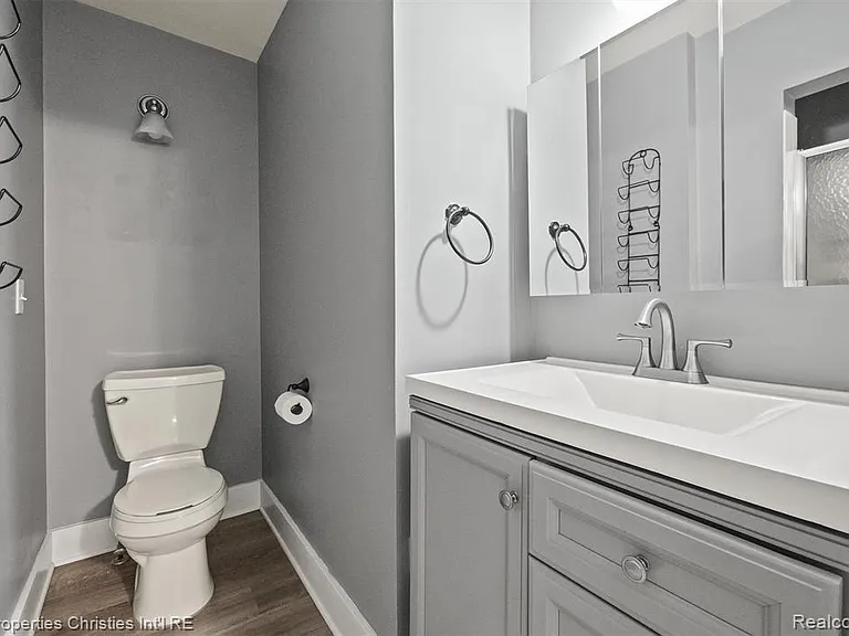 215 Woodsboro Dr — Photo 12
