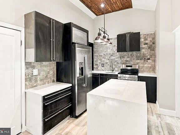 5th image of 68 Albertson Ave