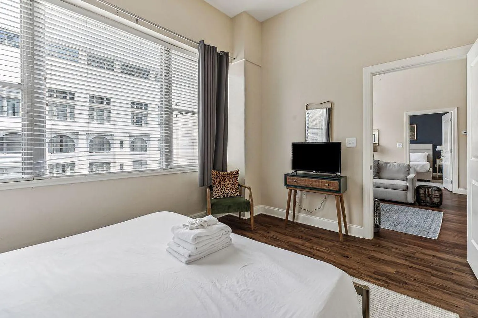 2 bed, 3.0 bath, 430 sqft, $7,341 — Photo 4