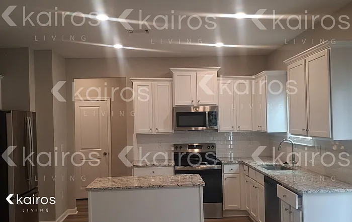 4 bed, 2.5 bath, 1967 sqft, $2,065 — Photo 4