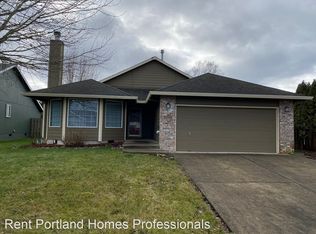 1206 Meadow Dr, Molalla, OR 97038