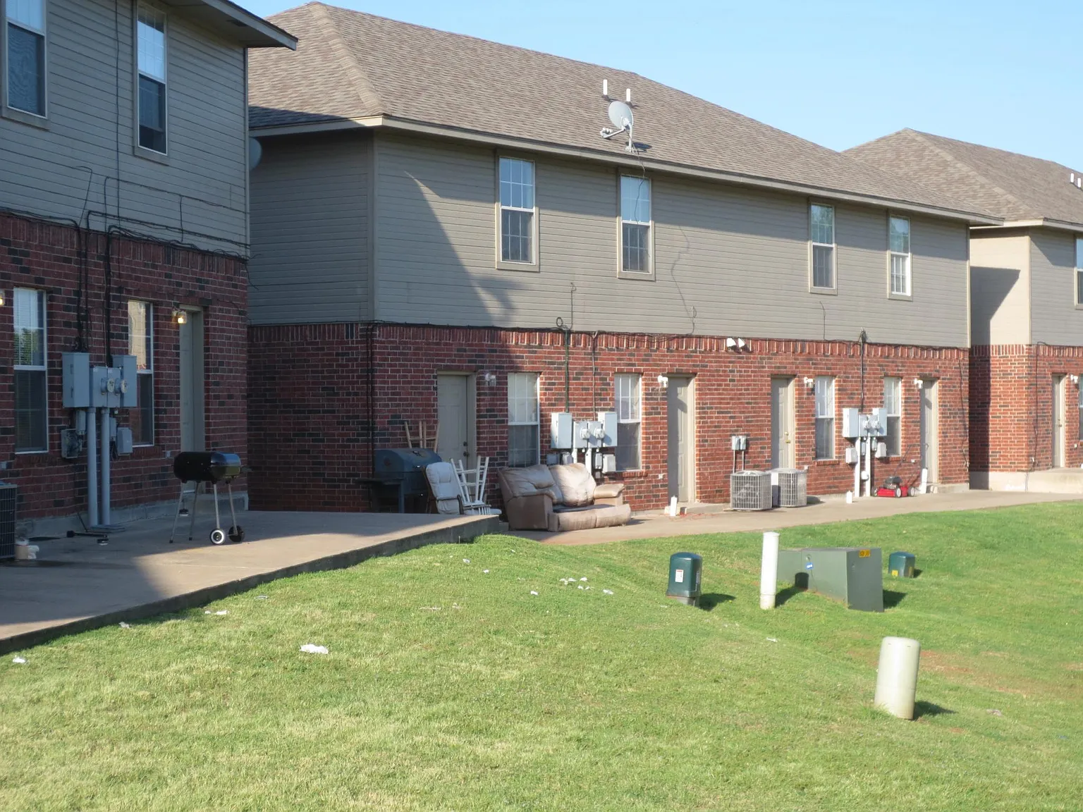 2 bed, 1.5 bath, 1000 sqft, $1,095 — Photo 2