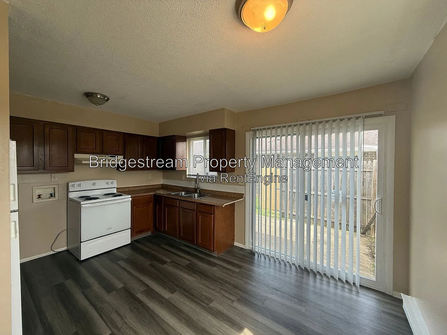 2 bed, 1.0 bath, $995 — Photo 4