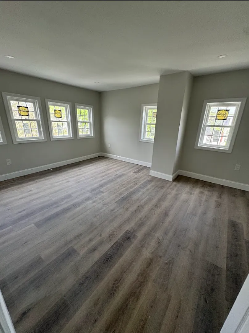 44 Central St — Photo 2
