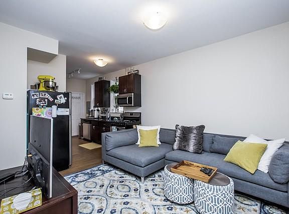 4th image of 2039 N Winchester Ave #Ch2c