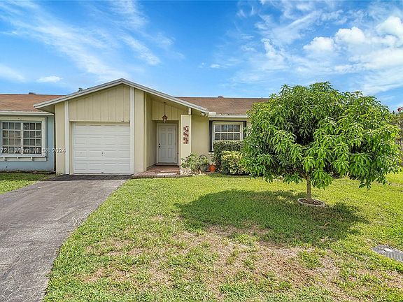 3rd image of 350 Lakewood Cir E