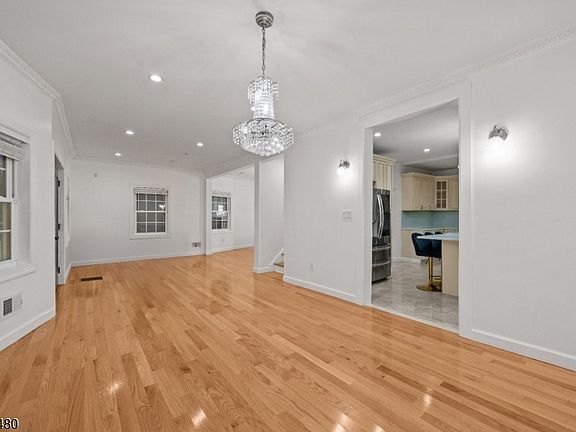 4th image of 81 Fairmount Ave