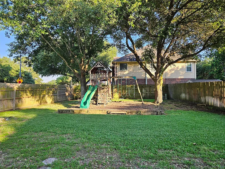 8807 Vista Springs Dr — Photo 19
