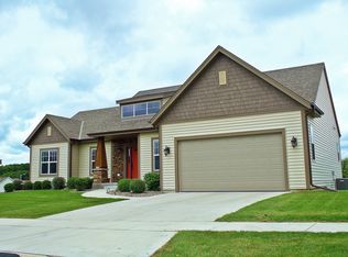 1064 Juniper Ln, Hartford, WI 53027