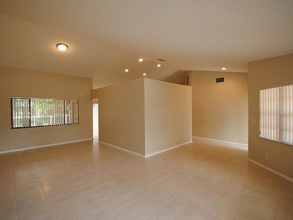 5th image of 5500 NW 58th Ave