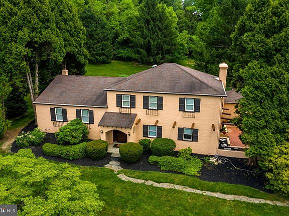 4th image of 504 Eastwood Dr