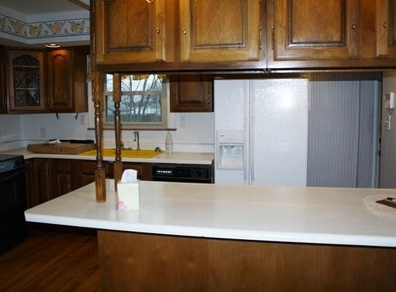 4th image of 323 E North St