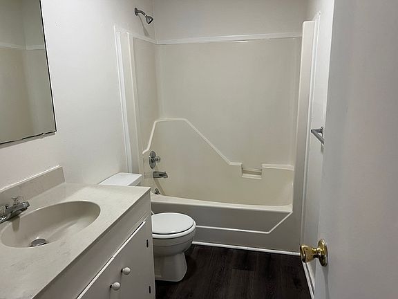 4th image of 109 Suzanne Cir #A