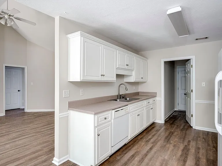 4557 Country Glen Cir — Photo 28