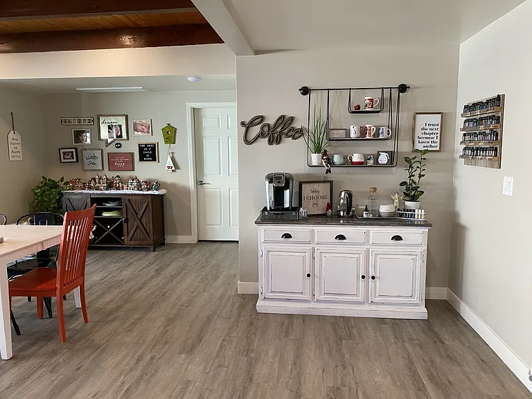 2136 W Village Dr — Photo 55