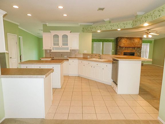 3rd image of 9543 Country Club Ln