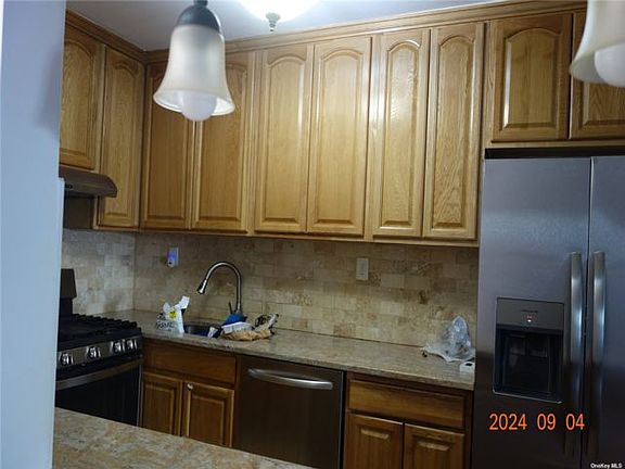 4th image of 52-83 72nd Pl Unit 1