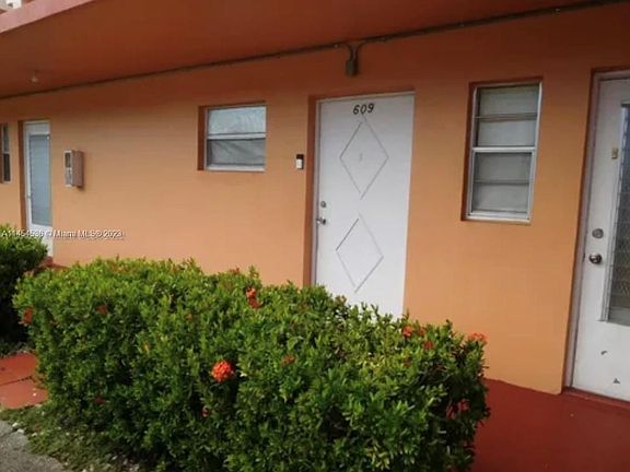 3rd image of 18700 NE 3rd Ct APT 609