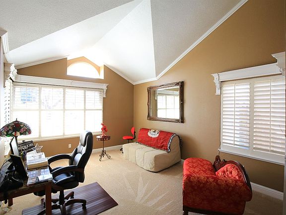 4th image of 1306 Acacia Ct