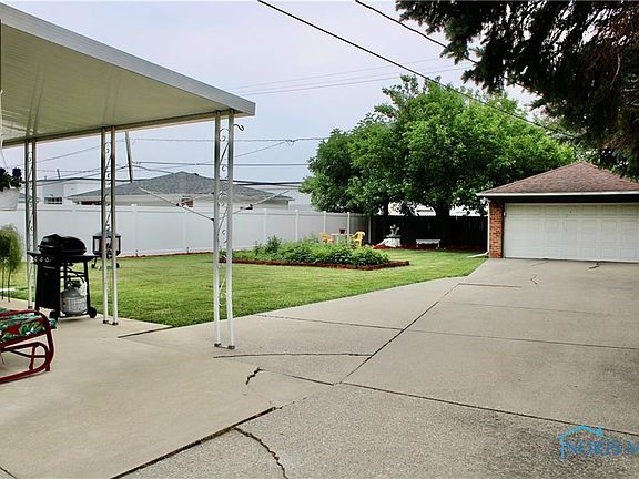 3rd image of 5927 Suzanne Dr