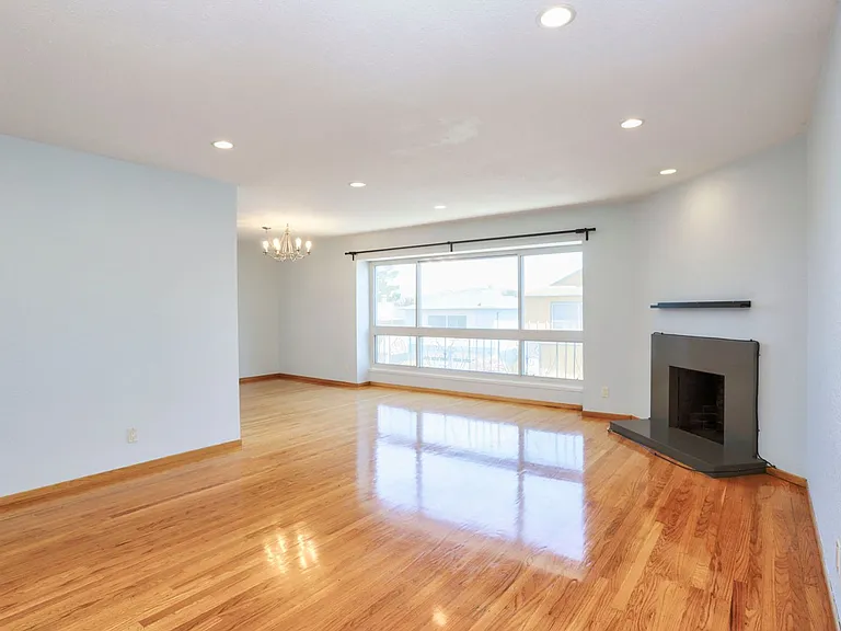 88 Canterbury Ave — Photo 4