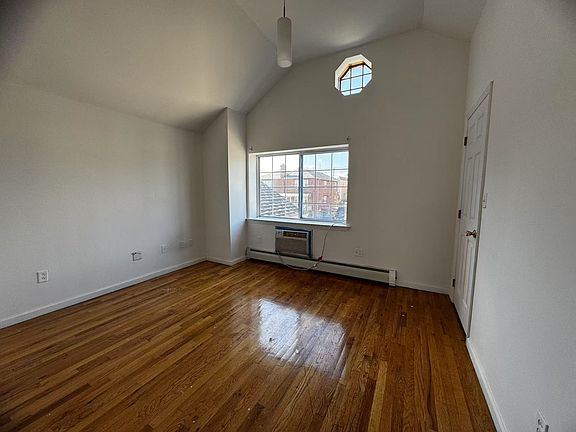 4th image of 924 Dean Ave APT 2