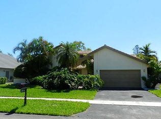 1800 W Oak Knoll Cir, Davie, FL 33324
