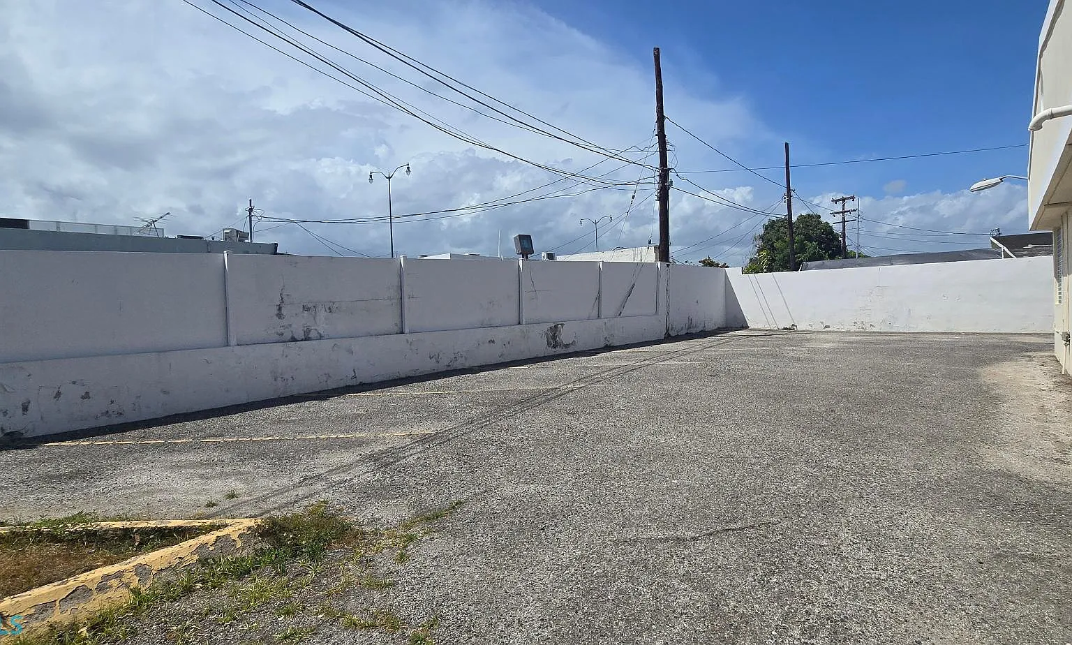 5 bed, 3.0 bath, 1400 sqft, $3,200 — Photo 3