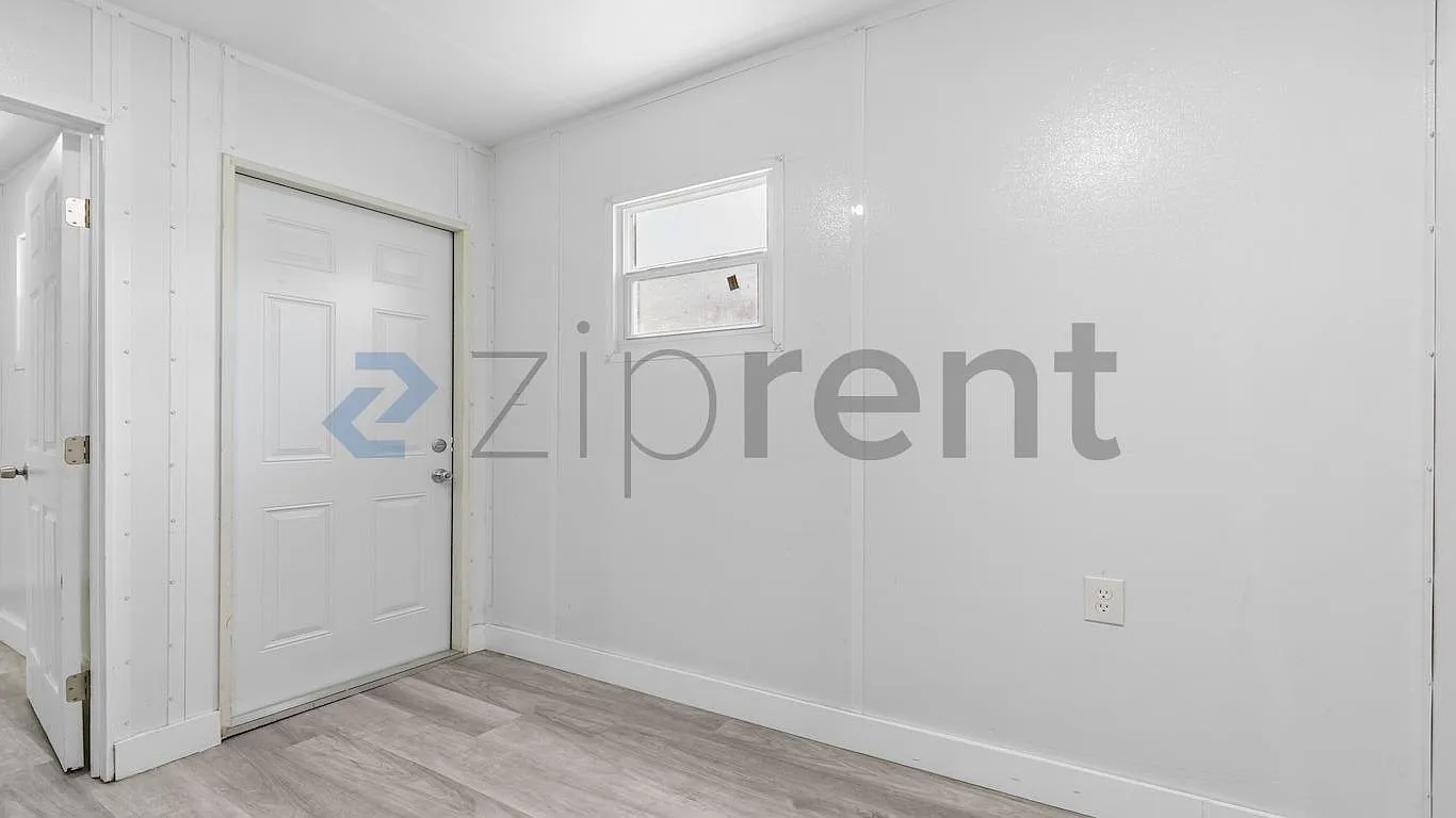 19215 NW 7th Ct — Photo 4